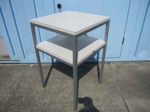 電話台　ホワイト　450ｘ450ｘ700　ウチダ製