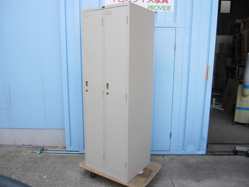 ２人用ロッカー　鍵あり　ニューグレー　609ｘ515ｘ1790　ウチダ製