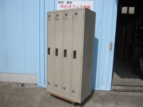 特価！　4人用ロッカー　鍵あり　ニューグレー　900ｘ515ｘ1790　塗装はげあり