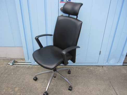 役員チェア　ヘッドレスト付き　ブラック　ビニールレザー