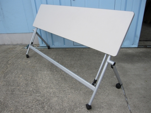 訳あり特価！　会議用テーブル　1800ｘ450ｘ700　ニューグレー　スタックテーブル　キャスター劣化あり