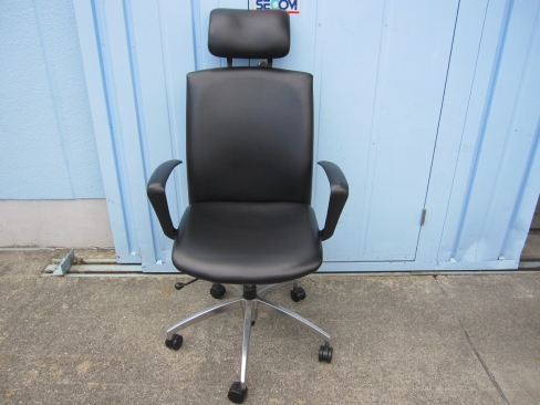 役員チェア　ヘッドレスト付き　ブラック　ビニールレザー