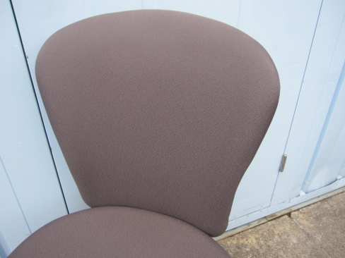 事務イス　肘なし　グレー　コクヨ製レグノ