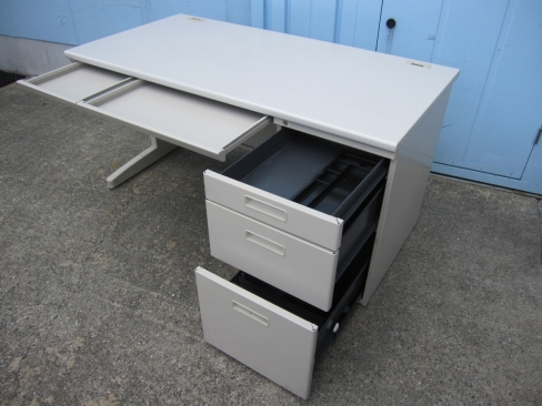 事務机　片袖デスク　鍵無し　ニューグレー　1400ｘ700ｘ700　コクヨ製