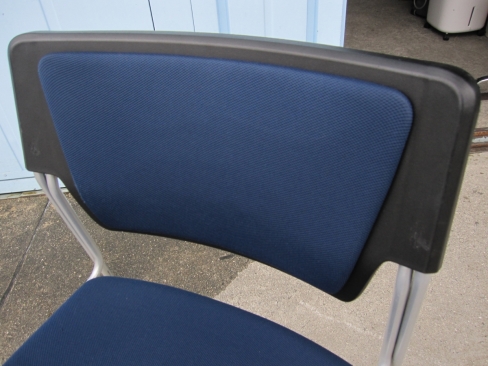 会議用チェア　ネイビー　イトーキ製エレックチェア　スタッキングチェア　KLC-620GBZ5T1B2