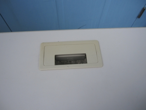 事務机　片袖デスク　鍵無し　ニューグレー　1400ｘ700ｘ700　コクヨ製