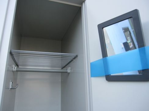 特価！　3人用ロッカー　鍵あり　ニューグレー　プラス製　※ラッチ壊れ　900ｘ500ｘ1800