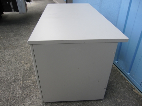 事務机　片袖デスク　鍵あり　1400ｘ700ｘ700　コクヨ製　ニューグレー