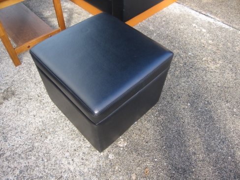 応接セット　ブラック　３Px1　１Px2　スツールｘ2　センターテーブルｘ1　ビニールレザー