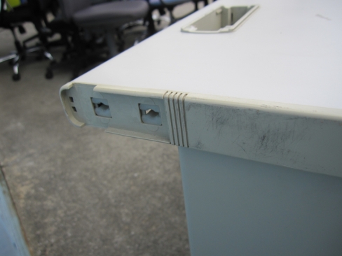 事務机　平デスク　1000ｘ700ｘ700　ニューグレー　配線カバー及び天板サイド部材1か所無し