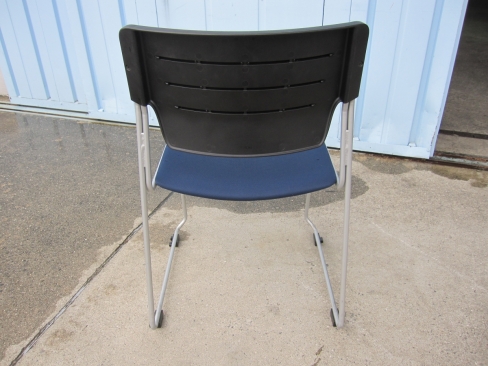 会議用チェア　ネイビー　イトーキ製エレックチェア　スタッキングチェア　KLC-620GBZ5T1B2