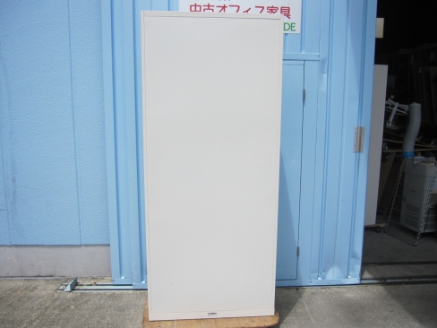 両開き書庫　ホワイト　鍵あり　800ｘ400ｘ1850　オカムラ製ヴィラージュ