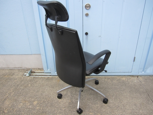 役員チェア　ヘッドレスト付き　ブラック　ビニールレザー