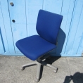 事務イス オカムラ製アドフィットチェア ブル― 肘なし