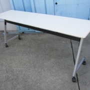 会議用テーブル　ホワイト　スタックテーブル　1800ｘ450
