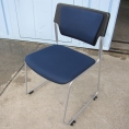 会議用チェア ネイビー イトーキ製エレックチェア スタッキングチェア KLC-620GBZ5T1B2