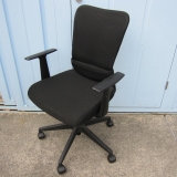 メッシュチェア 肘あり ブラック 事務イス