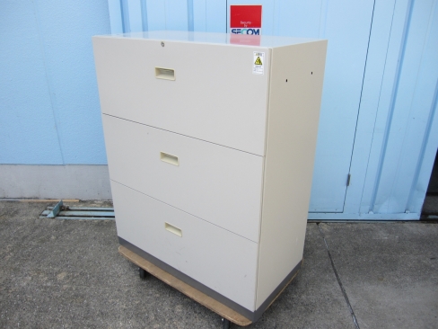 3段ラテラル　鍵あり　ニューグレー　コクヨ製　900ｘ450ｘ1100　天板に塗装はげあり