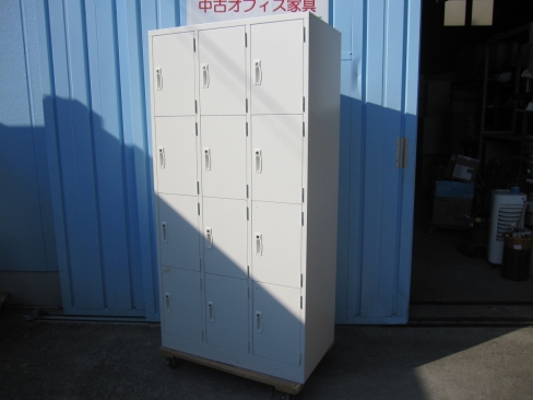 12人用ロッカー　鍵あり　ホワイト　900ｘ515ｘ1790　生興製