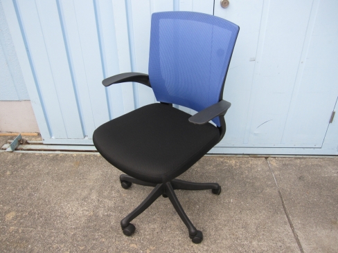 事務イス　メッシュ　肘あり　ブルー/ブラック