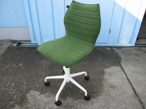 事務イス　グリーン　肘なし