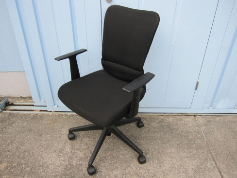 メッシュチェア　肘あり　ブラック　事務イス