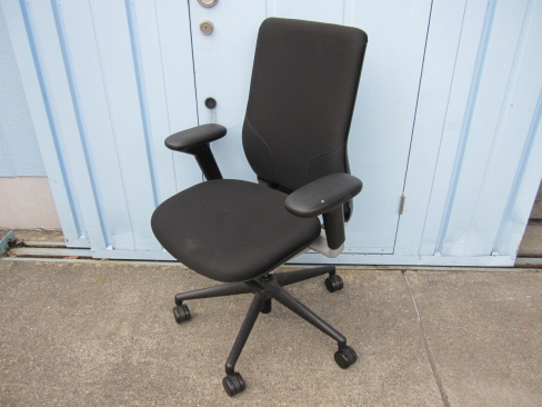 特価！　事務イス　肘あり　ブラック　プラス製Beチェア　KD-MA61SL BK