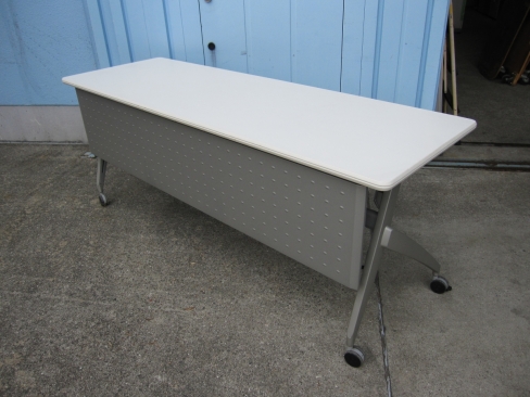 会議用テーブル　ホワイト　1800ｘ600ｘ700　スタックテーブル　幕板あり　ウチダ製