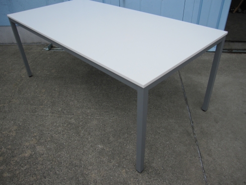会議テーブル　ホワイト　1800ｘ900ｘ720