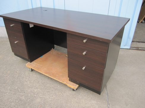 特価！　木製デスク　鍵あり　1600ｘ800ｘ700