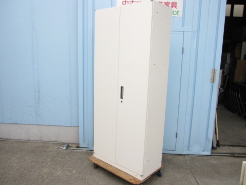 両開き書庫　ホワイト　鍵あり　オカムラ製ヴィラージュ　800ｘ400ｘ1850