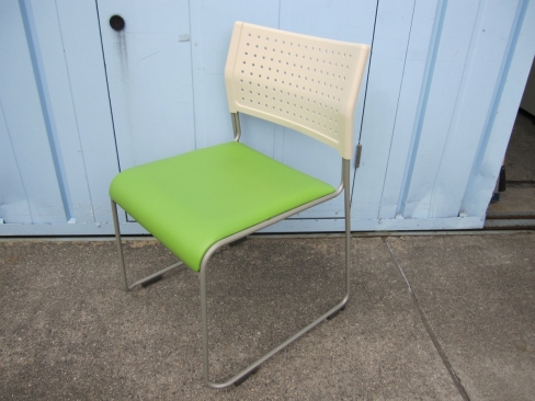 会議チェア　グリーン　スタッキングチェア　ビニールレザー