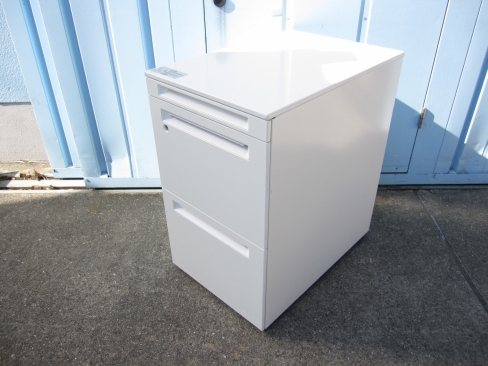 ３段ワゴン　ホワイト　鍵あり　オカムラ製プロユニット　390ｘ580ｘ650