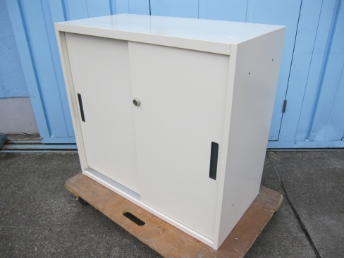 引違い書庫　ホワイト　鍵あり　800ｘ400ｘ750　オカムラ製ヴィラージュ