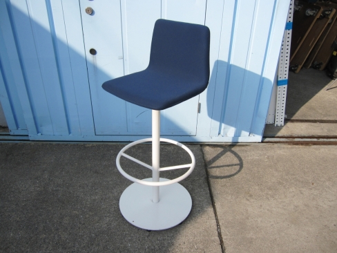 カウンターチェア　SH760　ネイビー　イトーキ製　KFT-110GB-W9B2