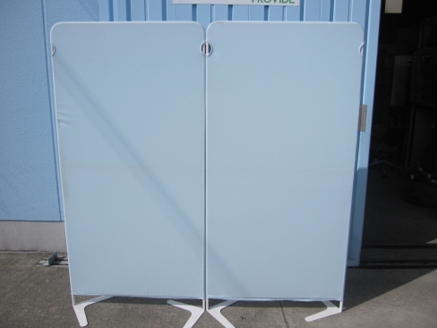 2連パーテーション　ライトブルー　1800ｘ1800　折り畳みパーテｰション