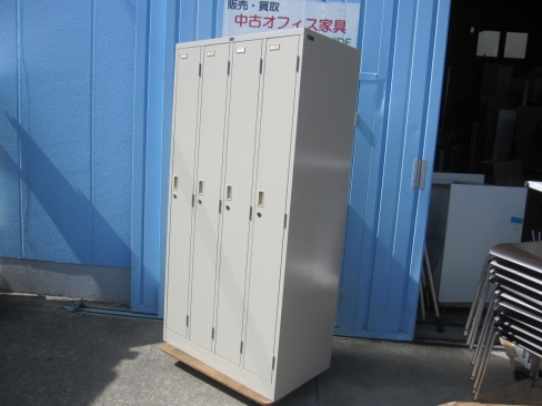 ４人用ロッカー　鍵あり　ニューグレー　ウチダ製　900ｘ515ｘ1790