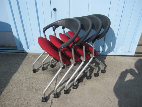 特価！　会議用チェア４台セット　ウチダ製　レッド　ネスティングチェア