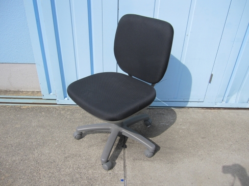 事務イス　ブラック　オカムラ製ビラージュ　肘なし