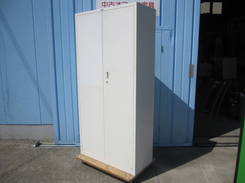 両開き書庫　ホワイト　鍵あり　日焼け跡あり　900ｘ400ｘ1850