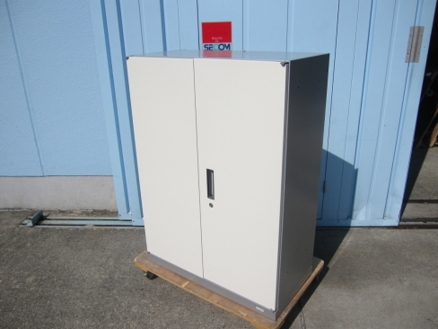 両開き書庫　鍵あり　ホワイト　800ｘ400ｘ1100　オカムラ製ビラージュ