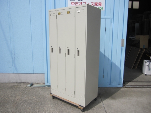 特価！　4人用ロッカー　3か所鍵あり　1か所シリンダー無し　900ｘ515ｘ1790