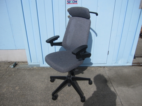 事務イス　肘あり　ヘッドレスト付き　グレー　イトーキ製ノート　KJ-177JE-T1T3