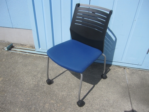 会議用チェア　ブラック/ブルー　キャスター付き