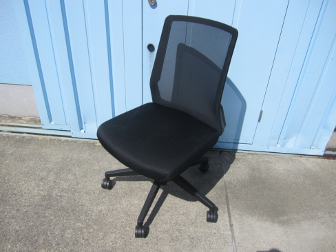 事務イス　ブラック　メッシュ　肘なし