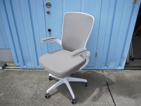 事務イス　肘あり　ライトグレー