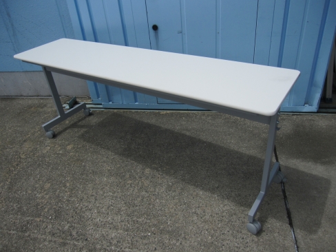 会議用テーブル　ホワイト　スタックテーブル　1800ｘ450ｘ705　オフィスコム製