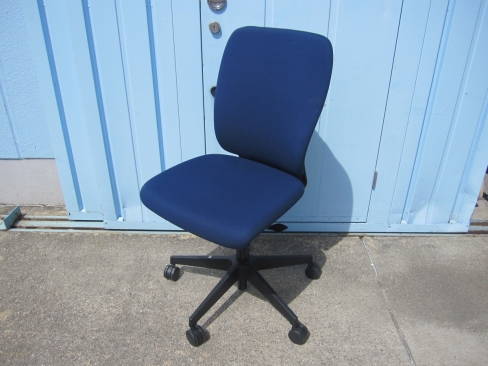 事務イス　ネイビー　イトーキ製フルゴ　KF-430GB-A1B2