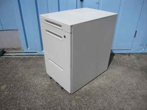 ３段ワゴン　ホワイト　鍵あり　生興製　400ｘ580ｘ650