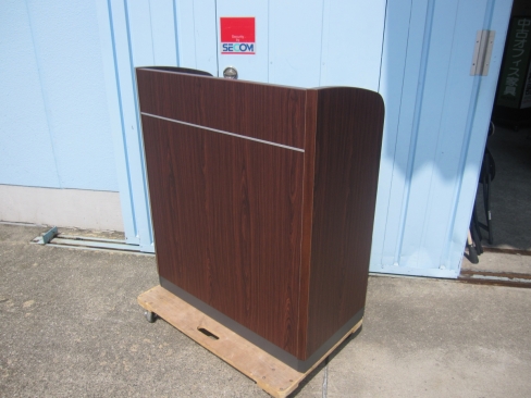 演台　900ｘ450ｘ1050　木目ダークブラウン　コクヨ製